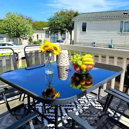 Luxury Woodland Retreat Holiday Home - Shorefield Country Park Downton  エクステリア 写真