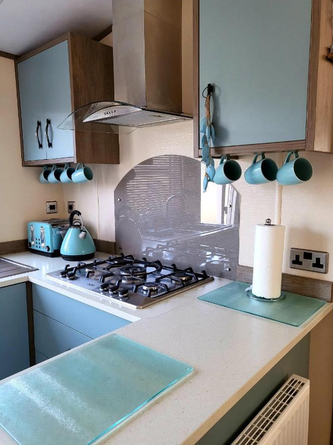 Luxury Woodland Retreat Holiday Home - Shorefield Country Park Downton  エクステリア 写真