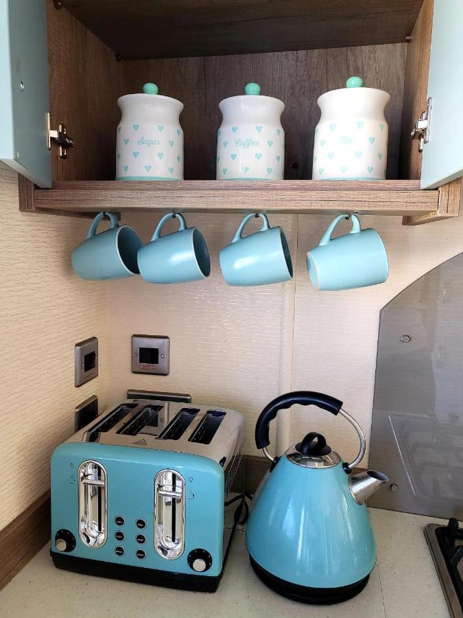 Luxury Woodland Retreat Holiday Home - Shorefield Country Park Downton  エクステリア 写真