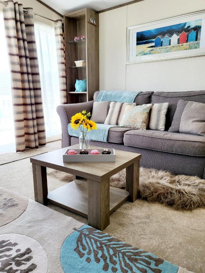 Luxury Woodland Retreat Holiday Home - Shorefield Country Park Downton  エクステリア 写真